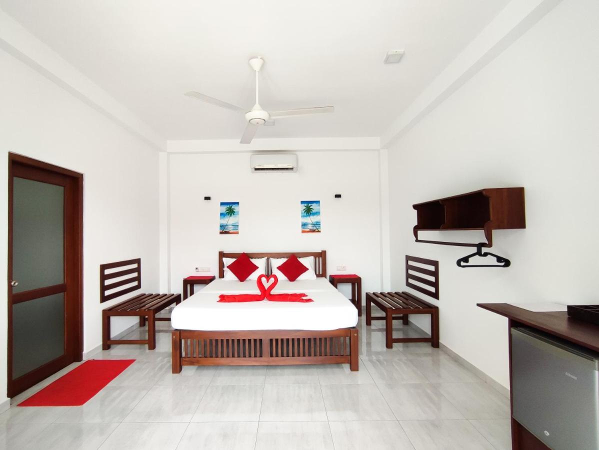 Villa Red Pool Hikkaduwa Extérieur photo